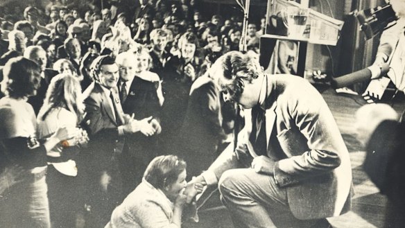  Gough Whitlam opening the Labor Election Campaign at the Blacktown Civic Centre in 1972. 