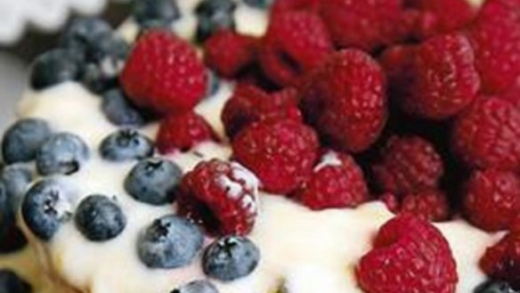 'Cheat' fruit pavlova