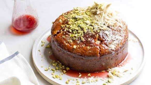 Banana, rhubarb and yoghurt cake with pistachios and halva. 