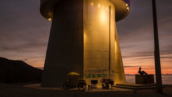 A replica of Rio de Janeiro's famous Christ statue in Lima,  donated to Peru by Odebrecht, has been vandalised to protest corruption.