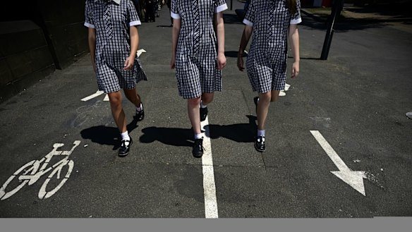 Melbourne walkers ... not keeping to the left. 
