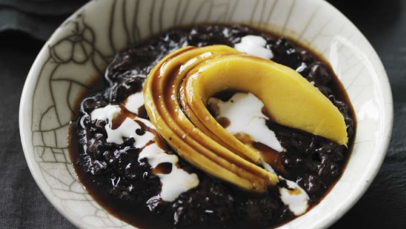 Black sticky rice with mango and coconut cream.