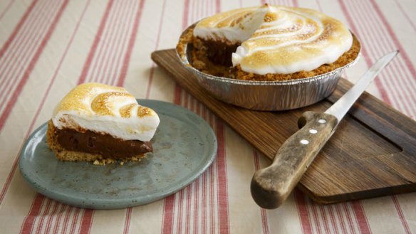 When serving, take the pie out of the fridge 30 minutes before serving so the marshmallow softens a little.