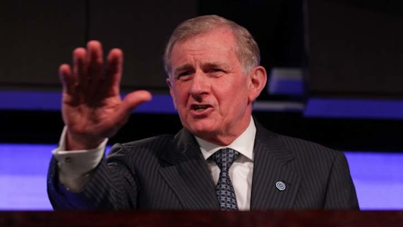 Arts Minister Simon Crean addresses the National Press Club.