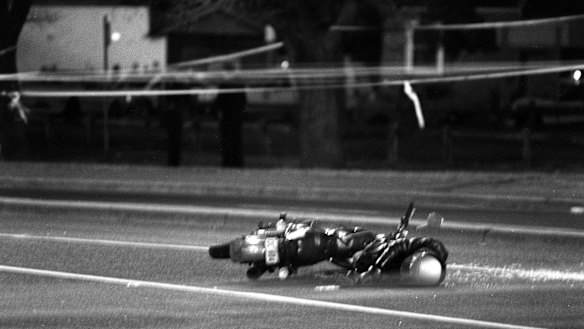 Hoddle Street: a victim lies on the road.