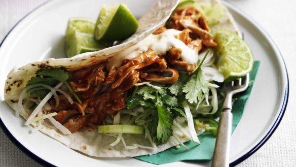 Taco with aromatic salad, mayonaise and chicken adobo.