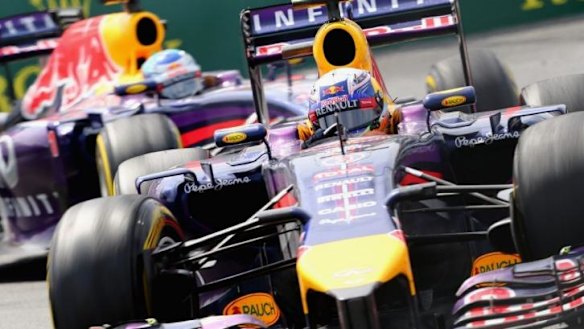 Daniel Ricciardo motors into top 10