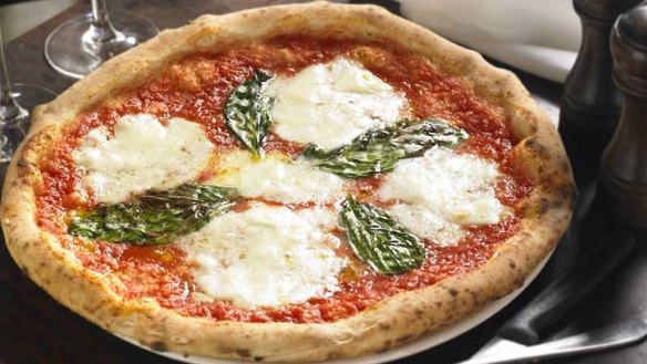 A pizza margherita from the ovens of 400 Gradi.