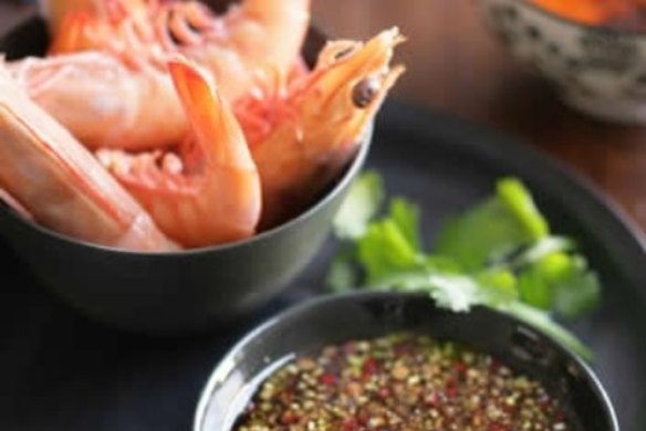 Prawns with fragrant dipping sauce