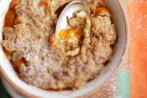 Apricot crumble