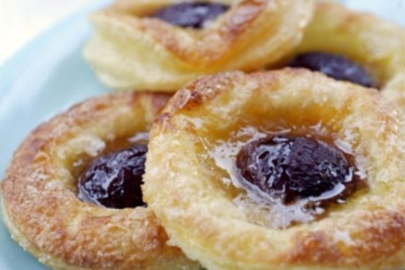 Little plum tarts