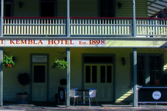 Mount Kembla Village Hotel Thumbnail
