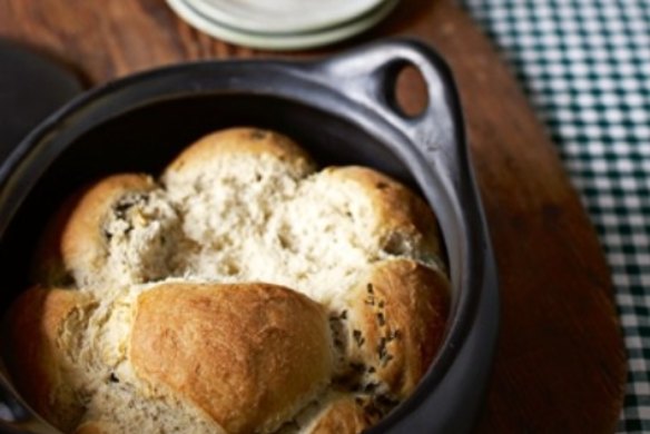 Herbed bread rolls