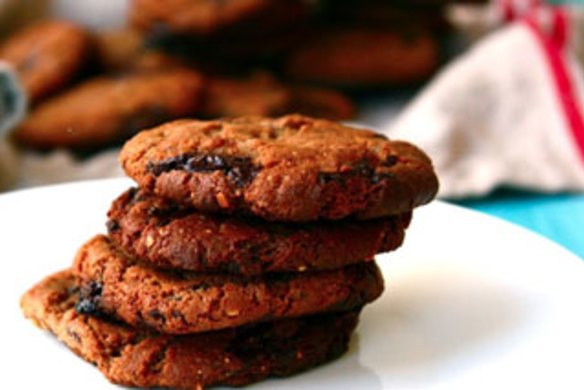 Almond choc-chip cookies