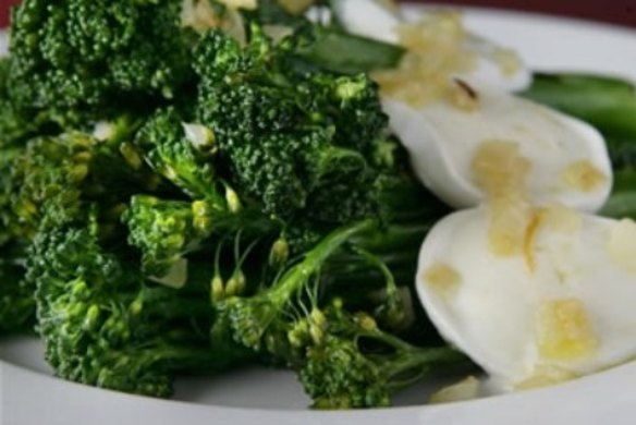 Braised broccolini with mozzarella