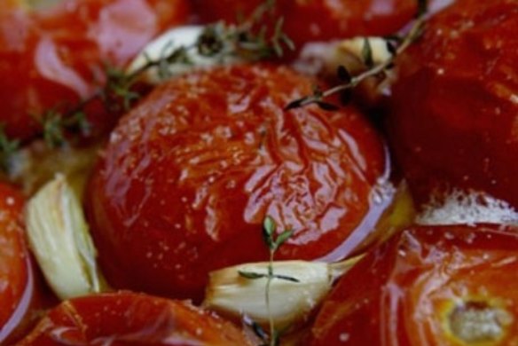 Roast garlic and tomato with thyme