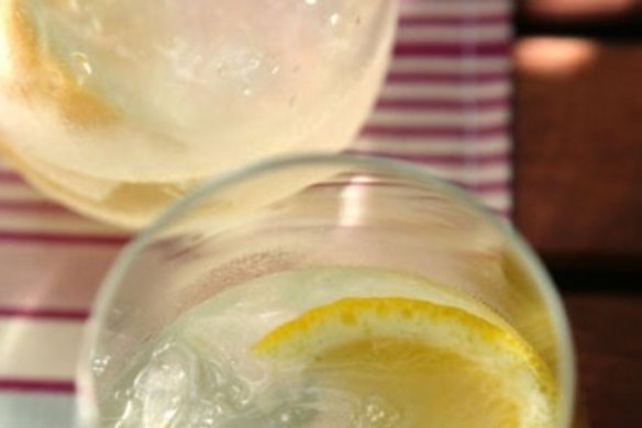 Icy lemon frappe