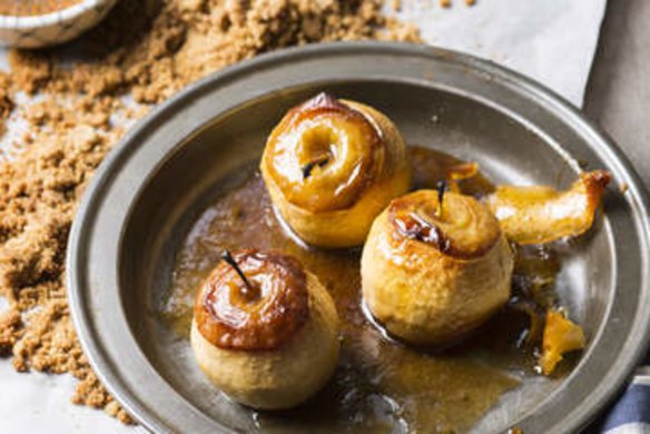 Baked autumn apples with verjuice and clove crumb.