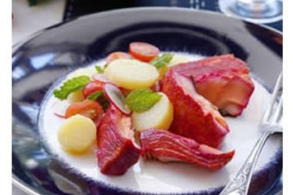 Beetroot salmon with warm potato, tomato and mint