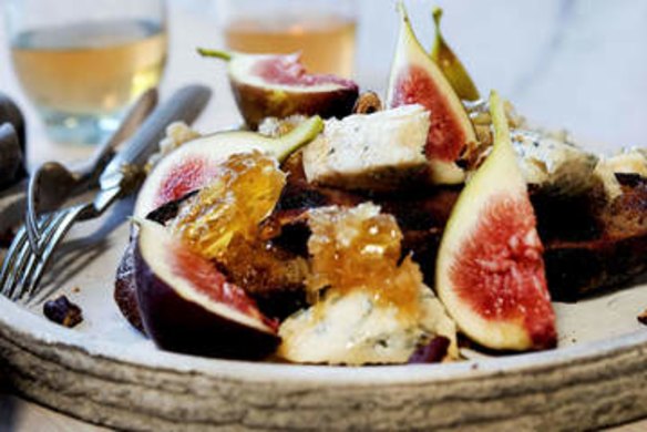 Figs, blue cheese, honeycomb and pecans.