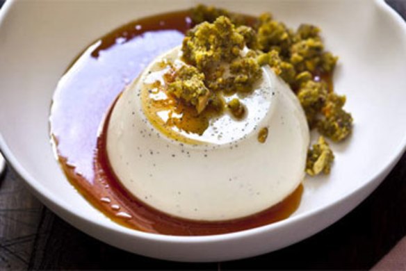 Fig leaves add flavour to this panna cotta.
