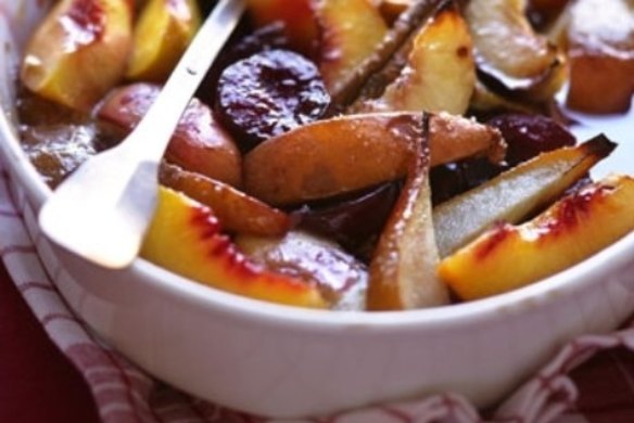 Baked fruit with honey