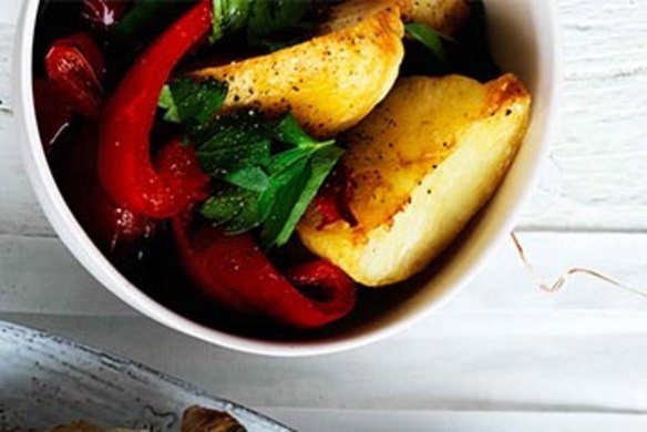 Crispy potatoes with capsicum.