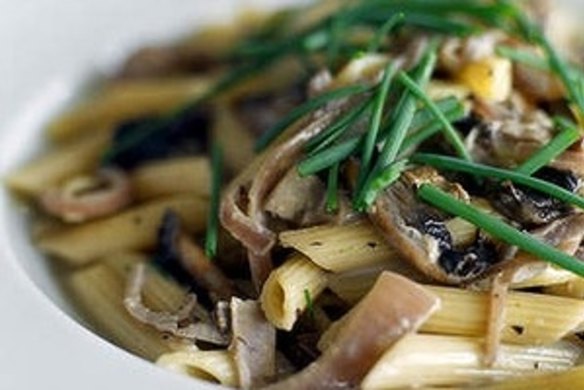 Super-quick dinner: Penne with mushrooms.