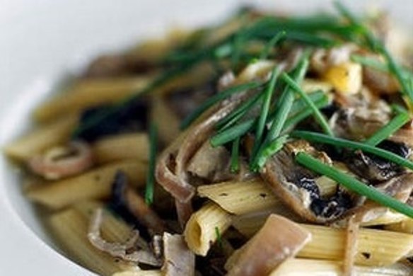 Super-quick dinner: Penne with mushrooms.