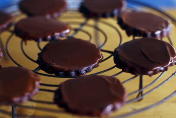 Chocolate biscuits with nutmeg.