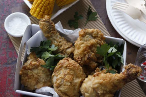 Southern fried chicken with corn.