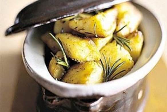 Perfect roast potatoes with rosemary