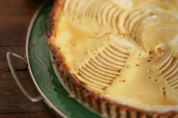 Apple and yoghurt tart