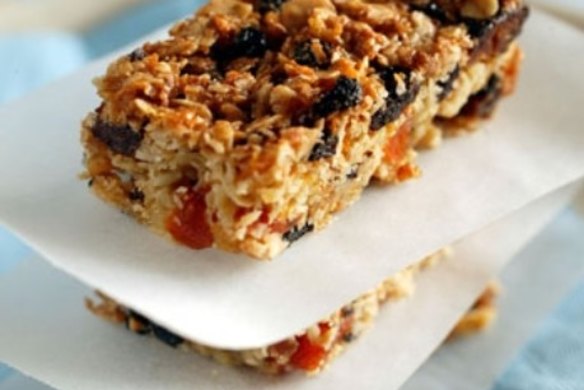 Easy muesli slice