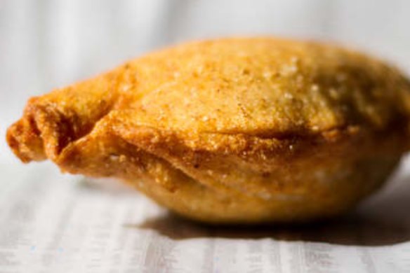 Battilocchio (deep-fried pizza pocket).