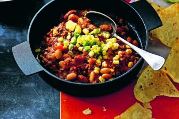 Use the slow cooker or the stovetop for this crowd-pleaser, chilli con carne.