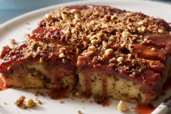 Plum and hazelnut streusel cake.