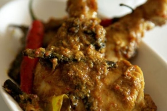 Chicken rendang with cardamom