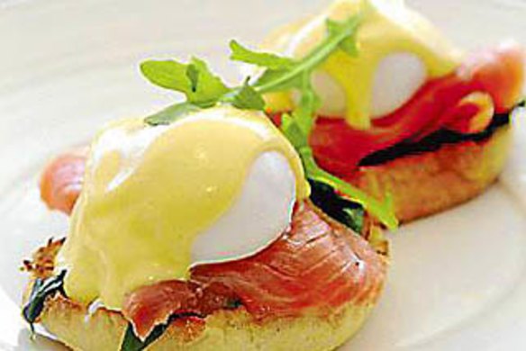 Recommended dishes: Eggs benedict, Greek-style scrambled eggs, coffee.
