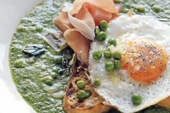 Leek, pea and spinach soup with fried egg and ham