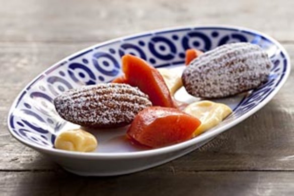 Poached madelines with lemon curd
