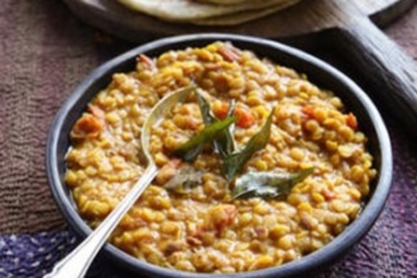 Split peas with cherry tomatoes and fresh curry leaves