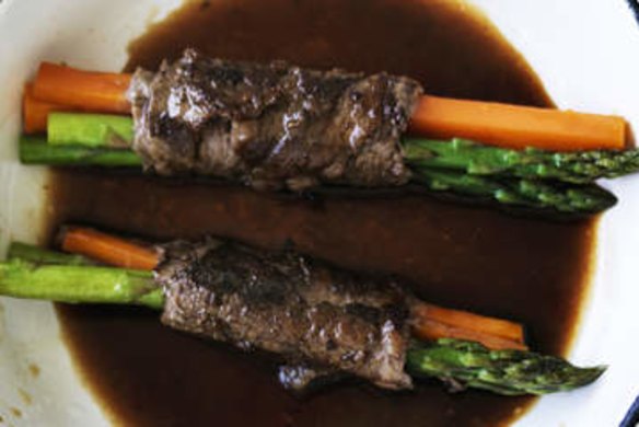 Wagyu rolls with asparagus and carrot.