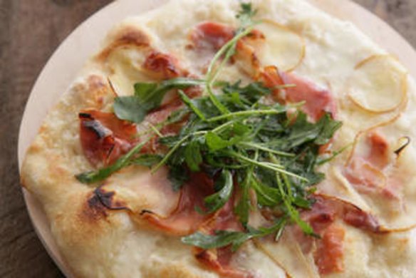Pizza with taleggio, prosciutto and pear.