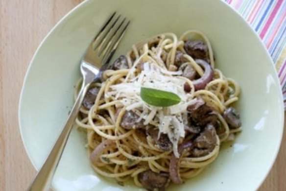 Spaghetti with panfried chicken livers