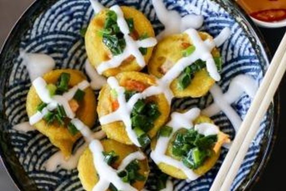 Banh Khot (crispy savoury coconut and tumeric flavoured mini pancakes with prawn). 