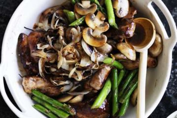 Chicken, mushroom and asparagus stir-fry
