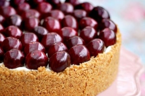 Lyn's cherry cheesecake