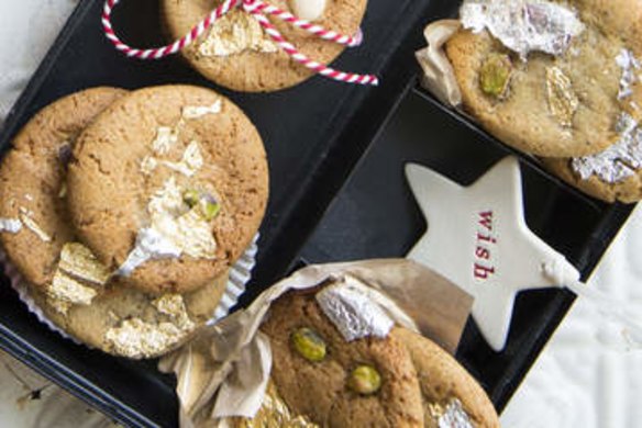 Christmas chai shortbread cookies