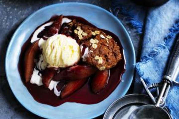 Gingerbread pudding with red wine pears.